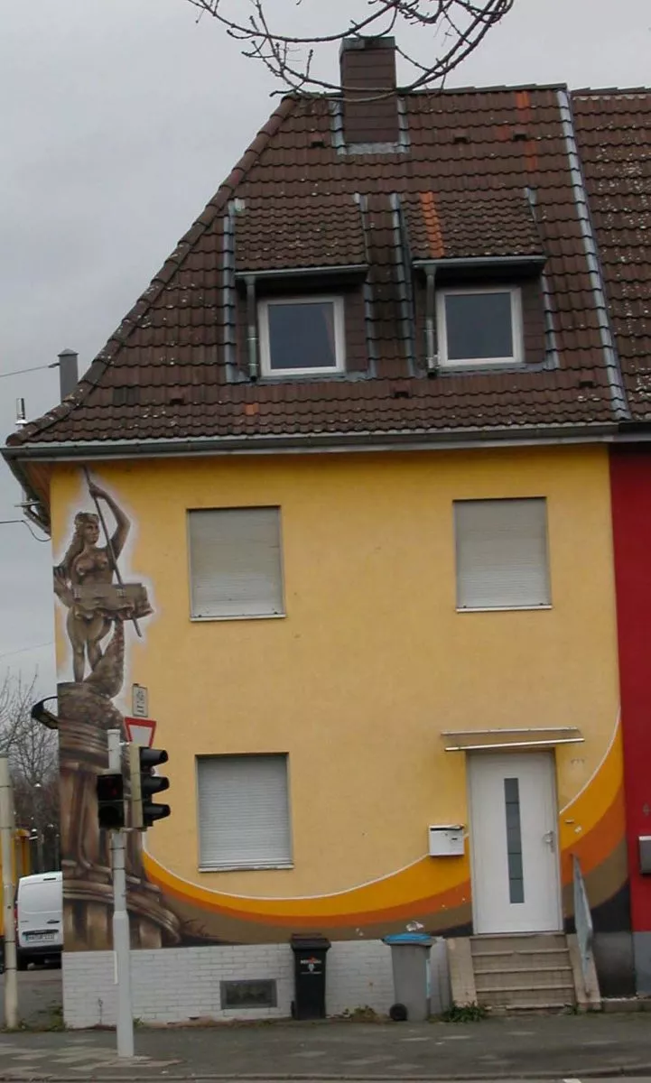 Immobilienangebot - Mannheim / Neckarstadt-West - Alle - Solides Einfamilienhaus, mit Hof und Garage - zentrale Stadtlage - sofort beziehbar