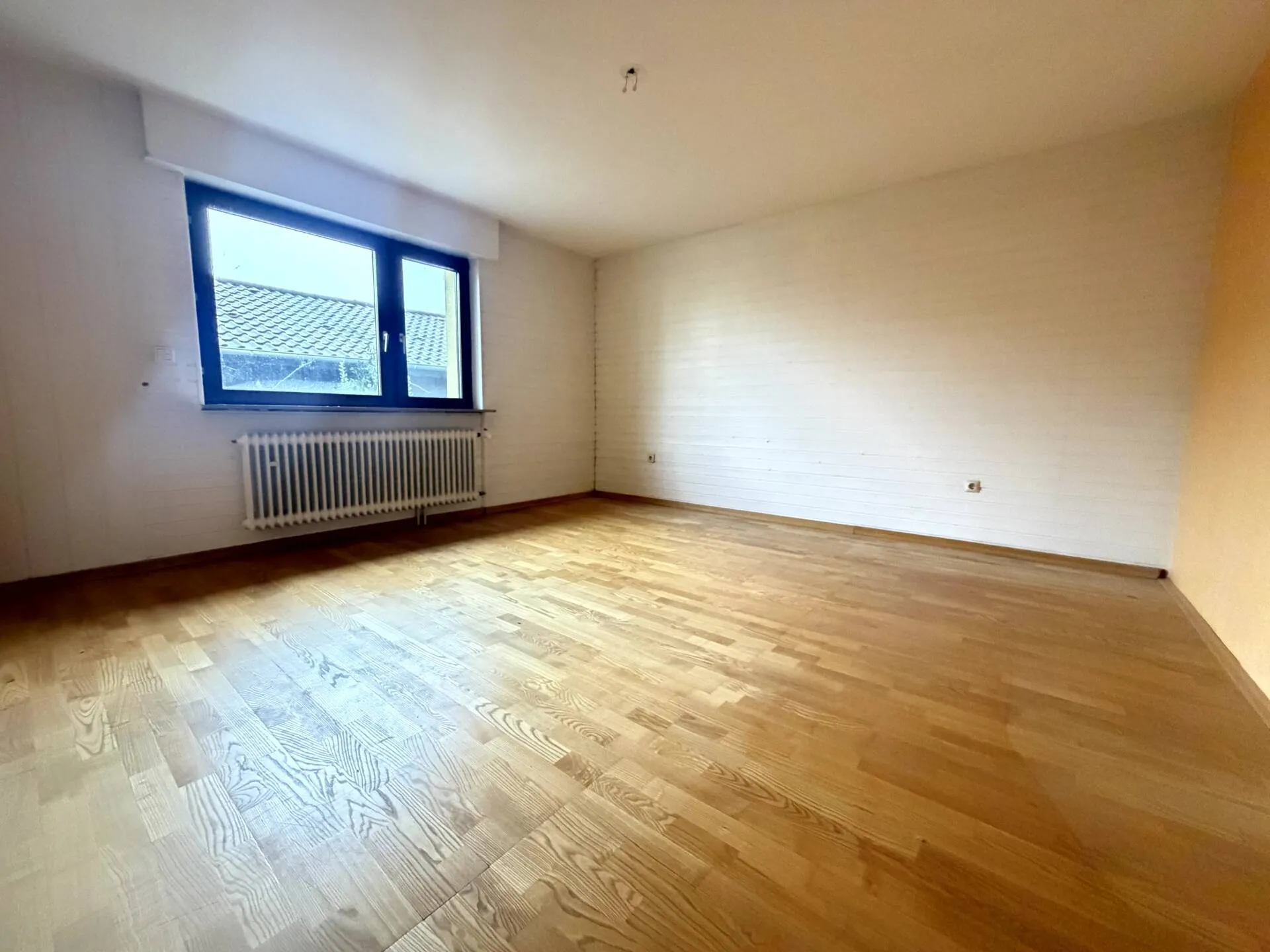 Immobilienangebot - Heddesheim - Alle - Freistehendes Einfamilienhaus mit Garage und großem Garten in ruhiger Ortsrandlage