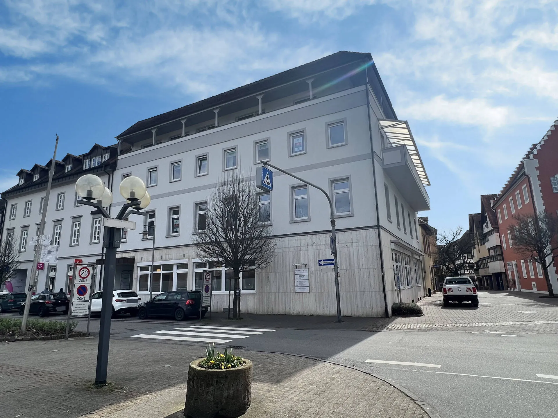 Immobilienangebot - Eberbach - Alle - Stattliches, voll vermietetes Büro- / Praxisgebäude  im Ortskern von Eberbach -  indexierte Verträge