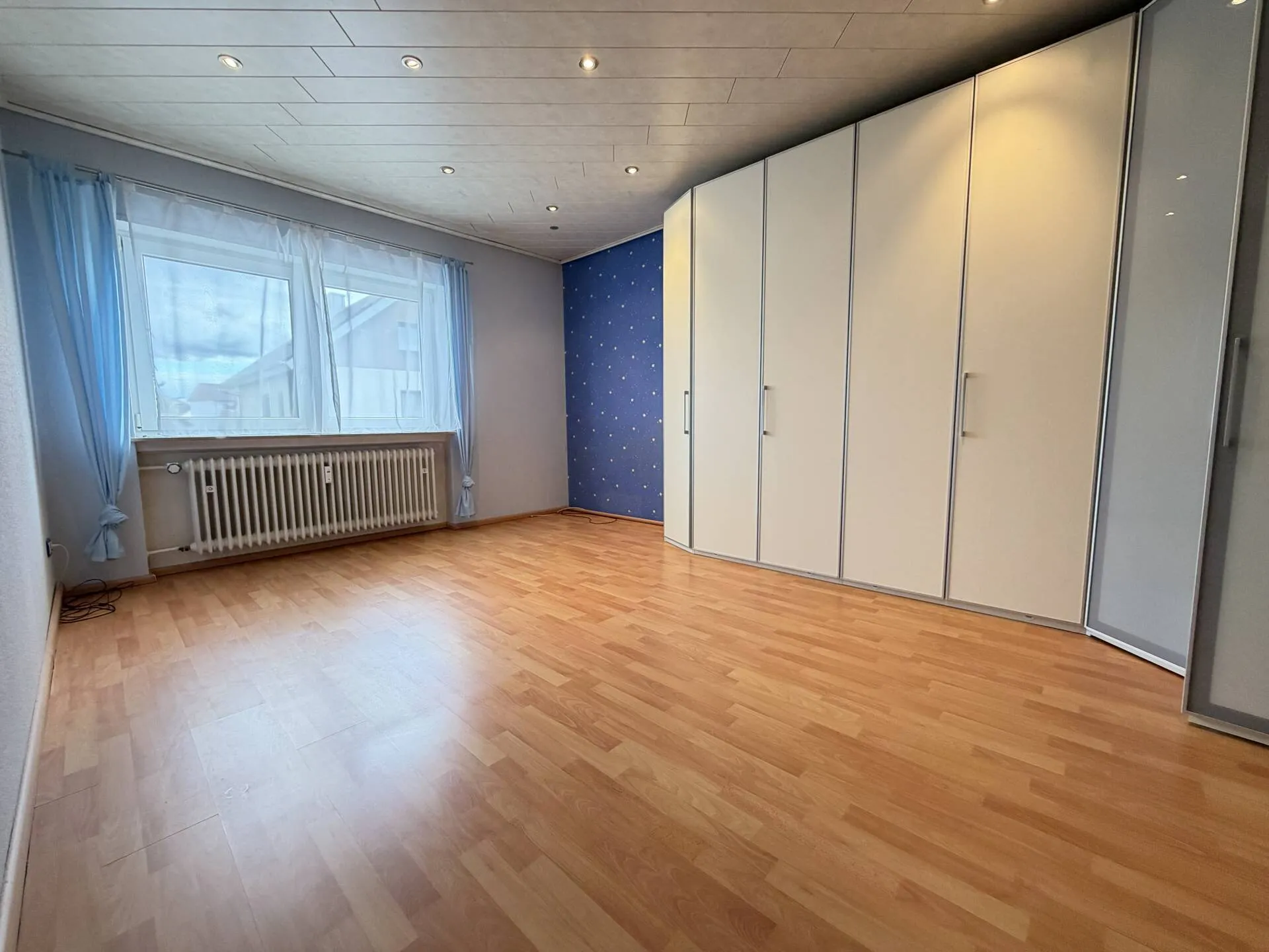 Immobilienangebot - Brühl - Alle - Moderne 3-Zi-Komfortwohnung in Top-Wohnlage mit Balkon, Garage und Hobbyraum - sehr guter Zustand