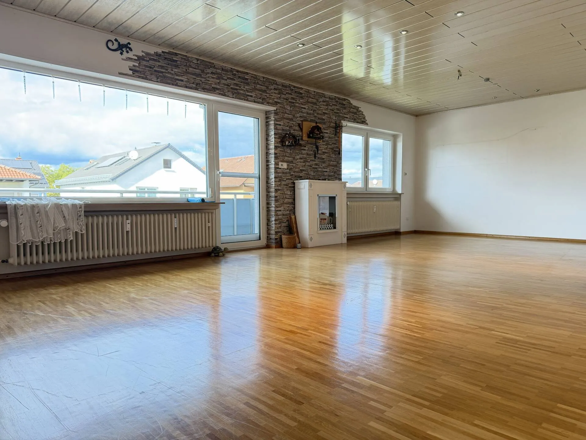 Immobilienangebot - Brühl - Alle - Moderne 3-Zi-Komfortwohnung in Top-Wohnlage mit Balkon, Garage und Hobbyraum - sehr guter Zustand