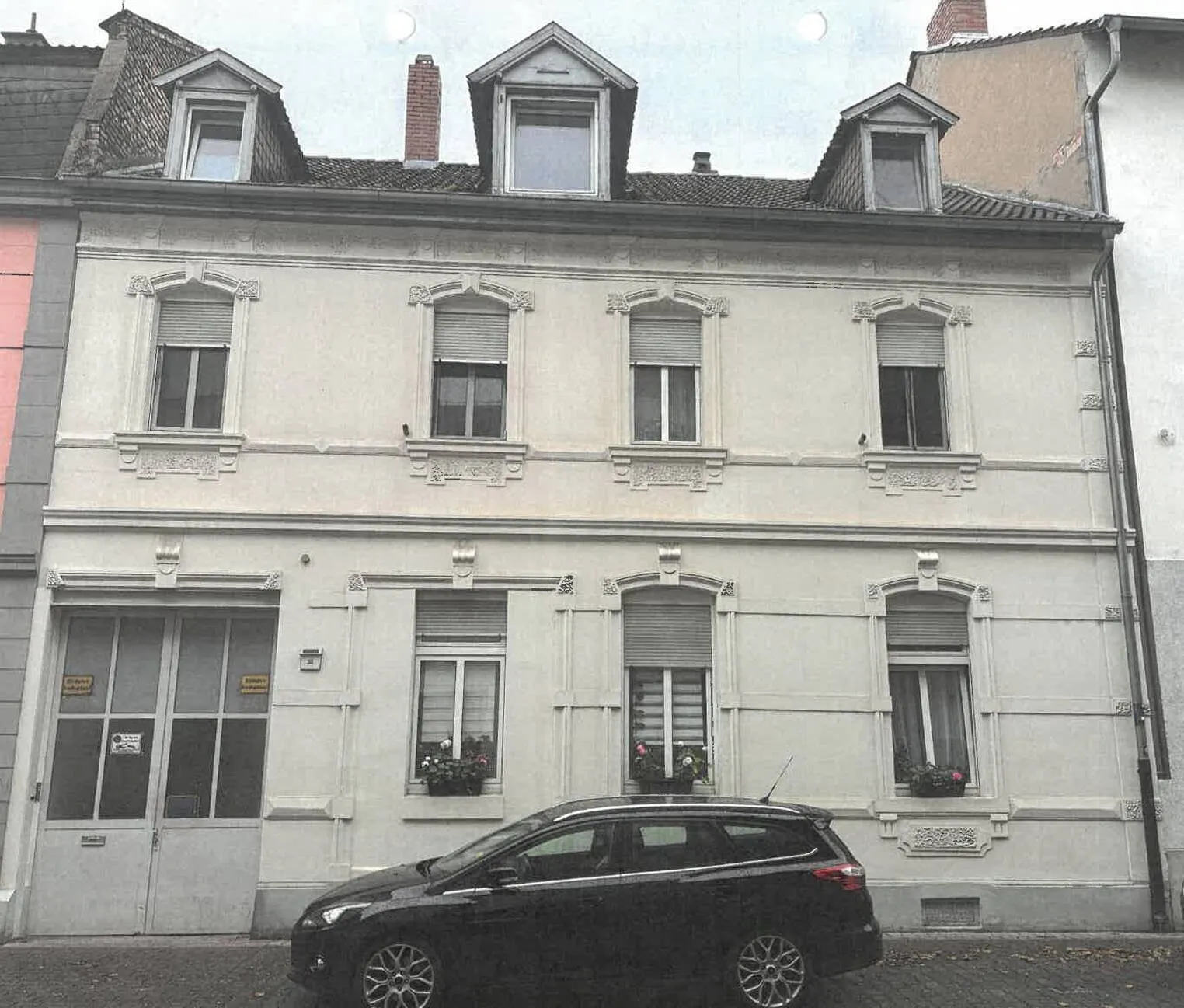 Immobilienangebot - Mannheim / Waldhof - Alle - Solides 3-Familienhaus mit Rückgebäude, Einfahrt und 2 Garagen in gewachsener Vorort-Wohnanlage