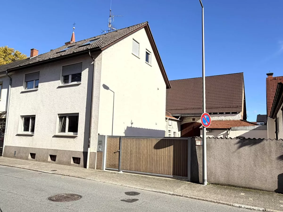 Immobilienangebot - Mannheim - Alle - Einseitig angebautes 3-Fam.-Haus auf großem Grundstück mit Scheune und Garten - zusätzliches Baupotenzial