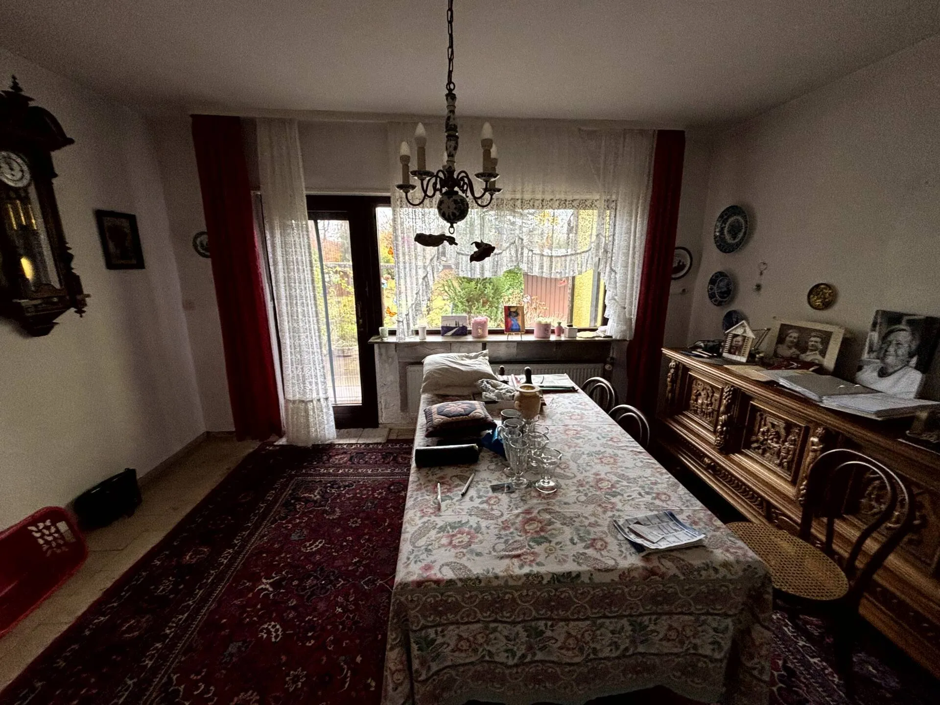 Immobilienangebot - Neu-Edingen - Alle - Geräumiges Zweifamilienhaus mit 2 Garagen auf parkartigem Grundstück, direkt am Naturschutzgebiet