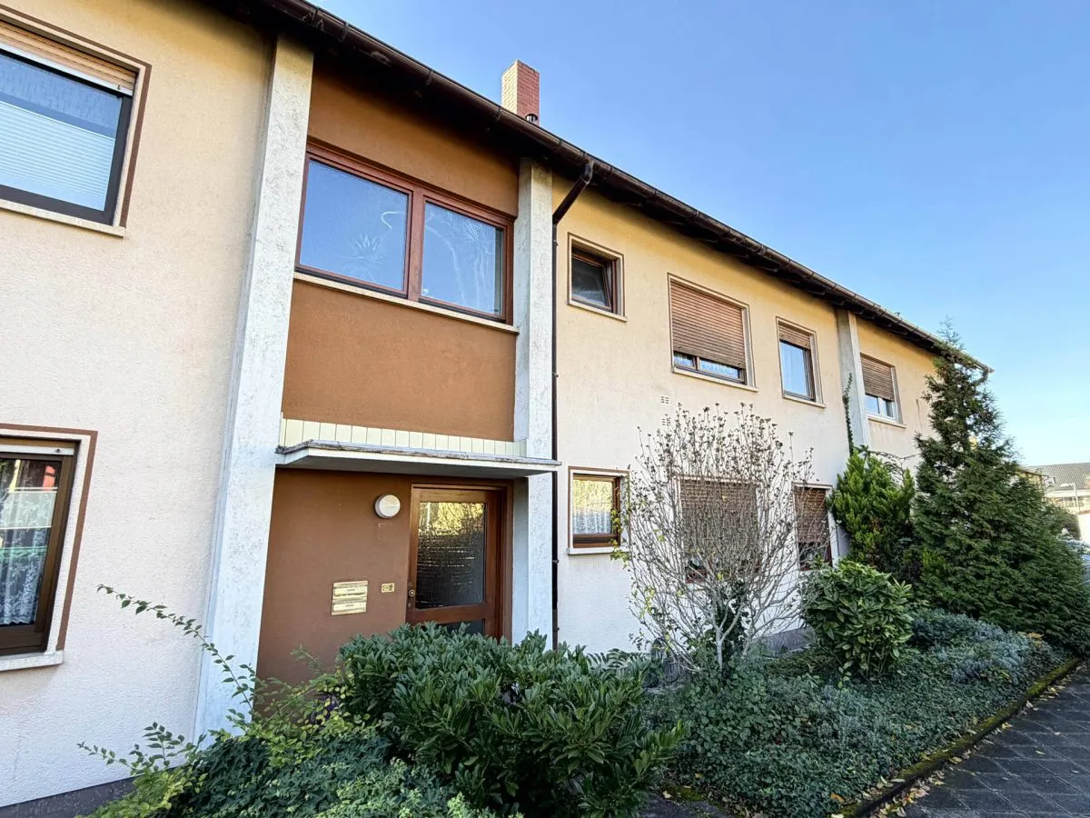 Immobilienangebot - Mannheim / Waldhof - Alle - Stattliches 2-Fam.-Reihenhaus  mit ausgebautem DG in ruhiger Wohnlage - renovierungsbedürftig
