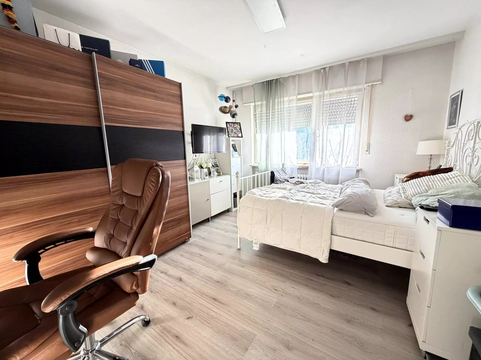 Immobilienangebot - Ilvesheim - Alle - Effizient konzipierte 4,5-Zi-Whg. mit Stellplatz, 2 Balkonen in ruhiger und beliebter Wohnlage