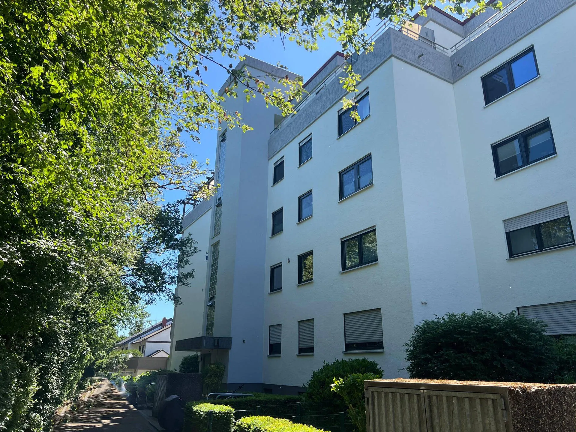Immobilienangebot - Brühl - Alle - Familienfreundliche 4-Zimmer-Wohnung mit durchdachtem Grundriss, Balkon und Stellplatz!