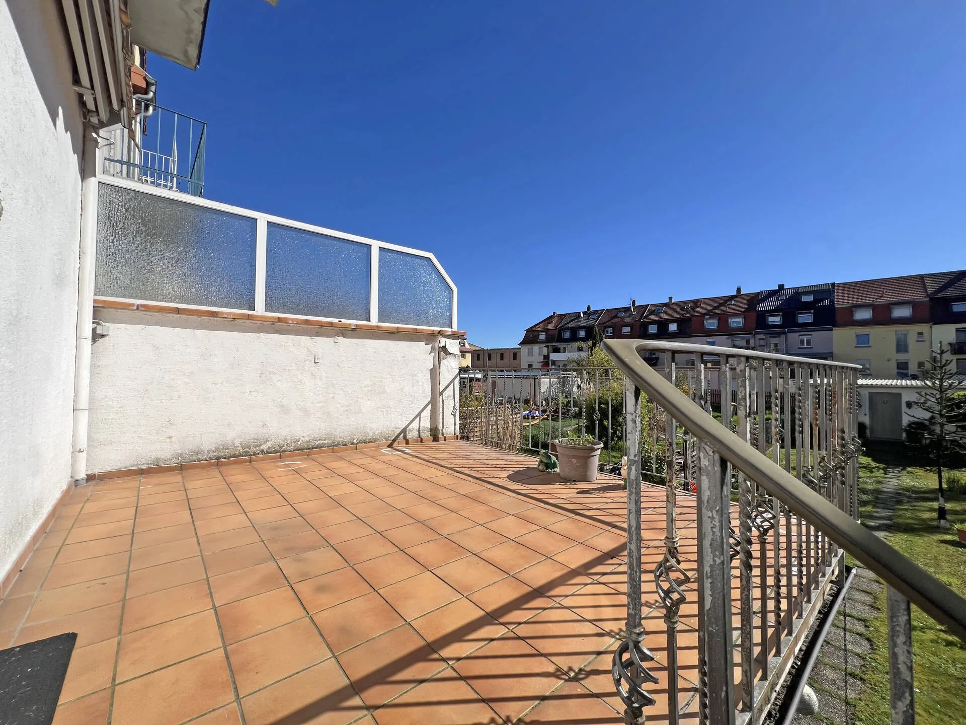Immobilienangebot - Mannheim / Neckarau - Alle - Großzügiges Reihenmittelhaus in begehrter Lage von Mannheim-Neckarau!