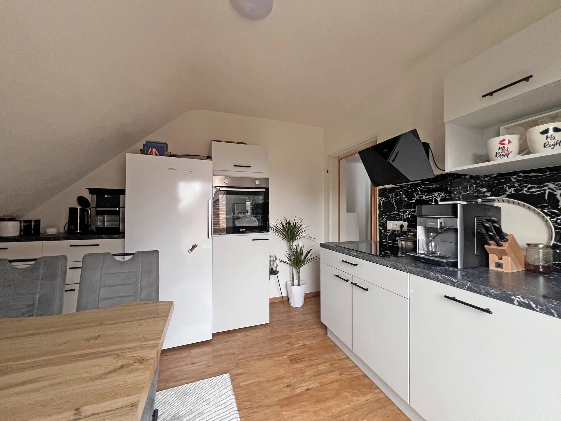 Immobilienangebot - Mannheim / Almenhof - Alle - Funktionale 2-Zimmer-Dachgeschosswohnung mit Balkon in seltener und gefragter Lage Mannheims!