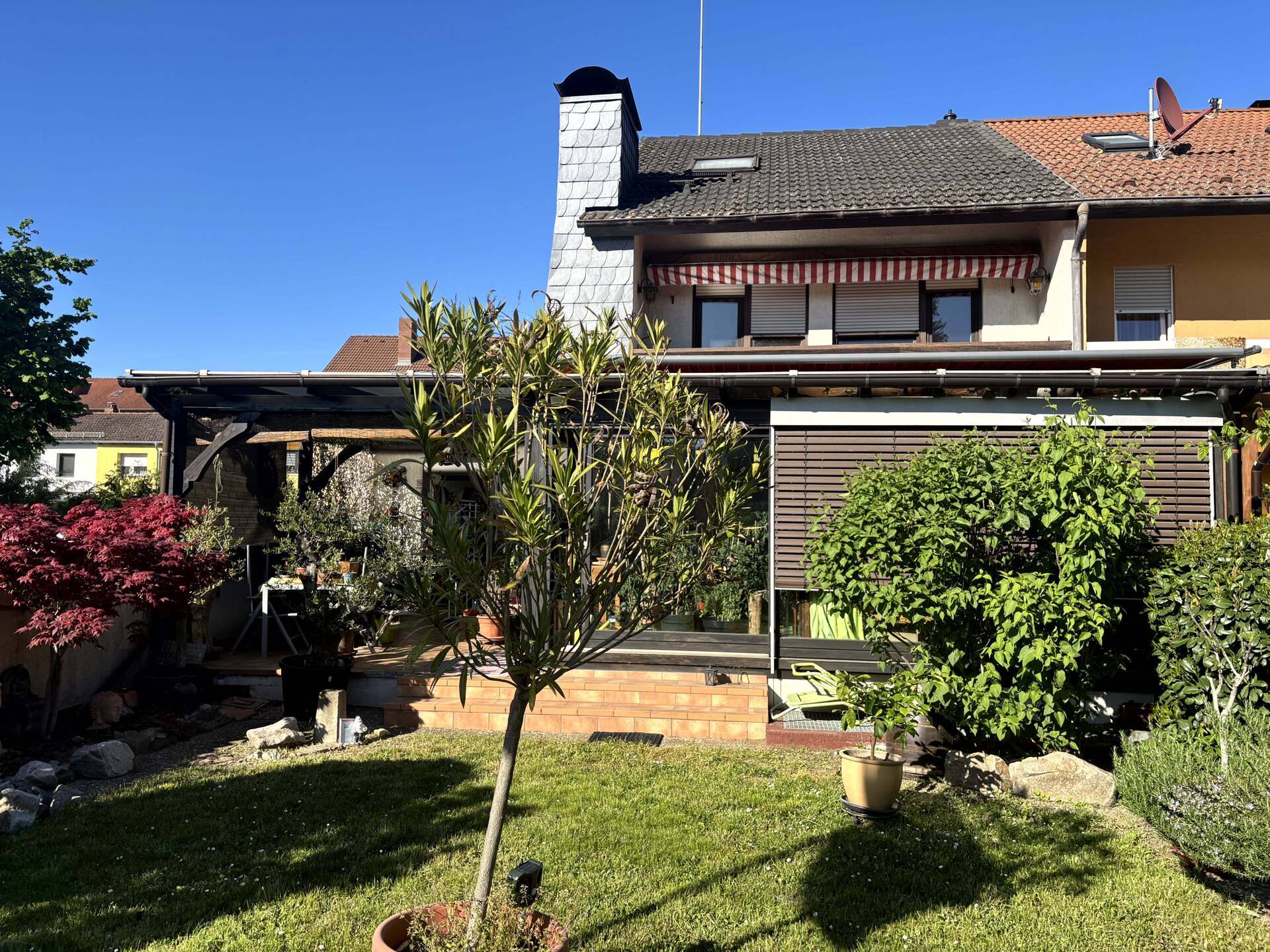 Immobilienangebot - Mannheim / Rheinau - Alle - Hervorragendes Einfamilienhaus/Reihenendhaus in angenehmer, sehr ruhiger Vorort-Wohnlage