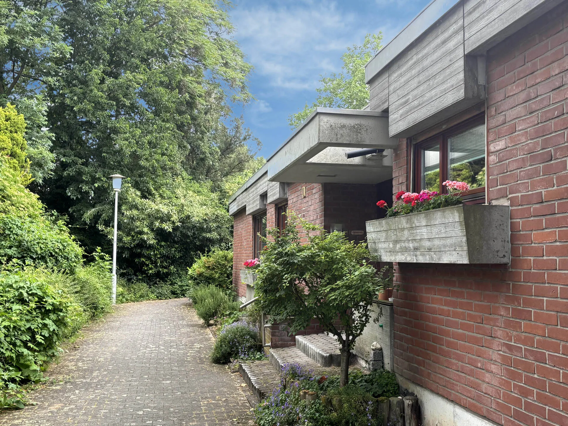 Immobilienangebot - Mannheim / Lindenhof - Alle - Architektenhaus mit Atriumgarten und Wohnen auf einer Ebene im Lindenhof