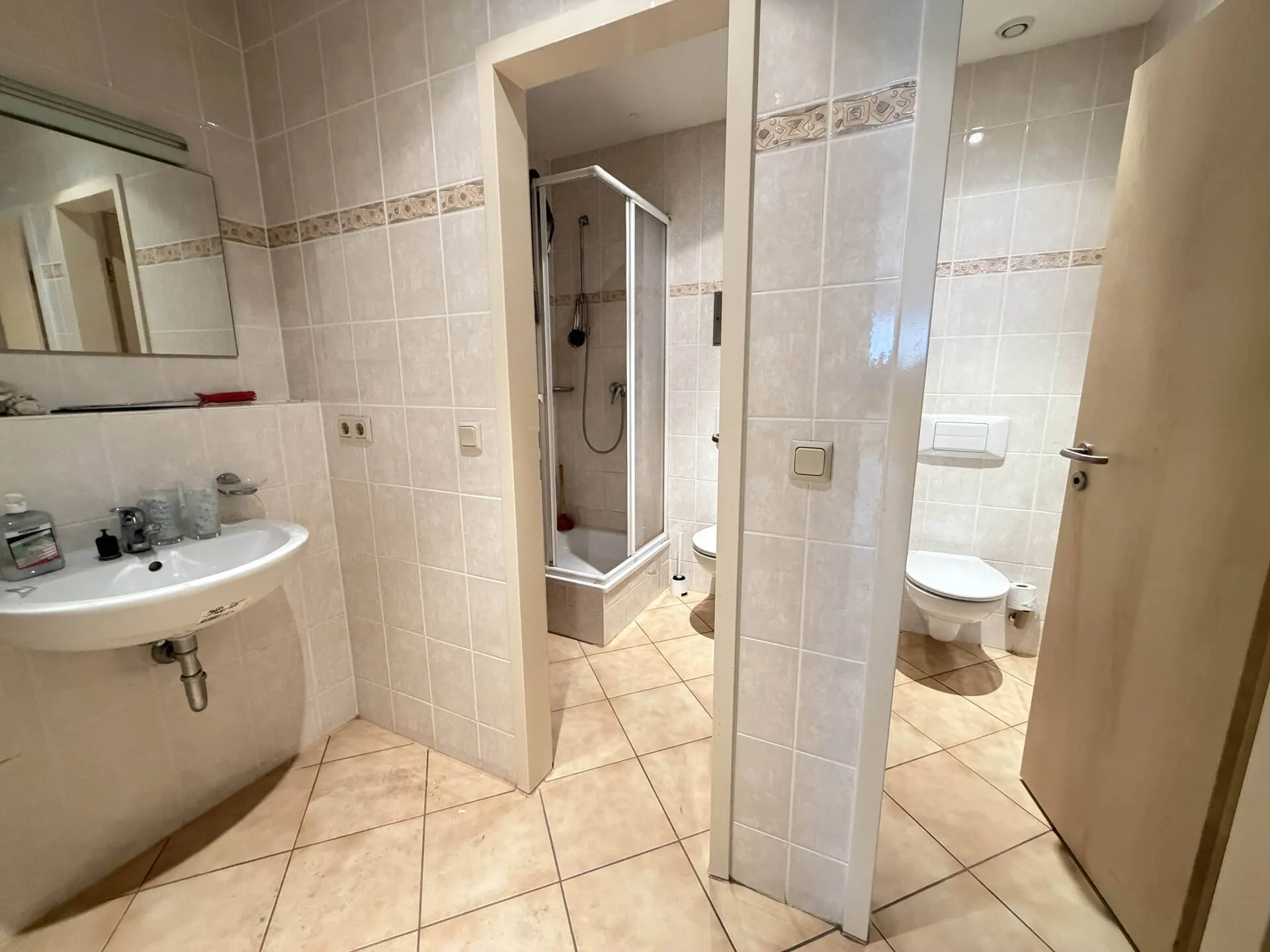 Immobilienangebot - Mannheim / Casterfeld - Alle - Ideal für Handwerker und Kleinbetriebe - Halle mit Büro in top Gewerbegebietslage