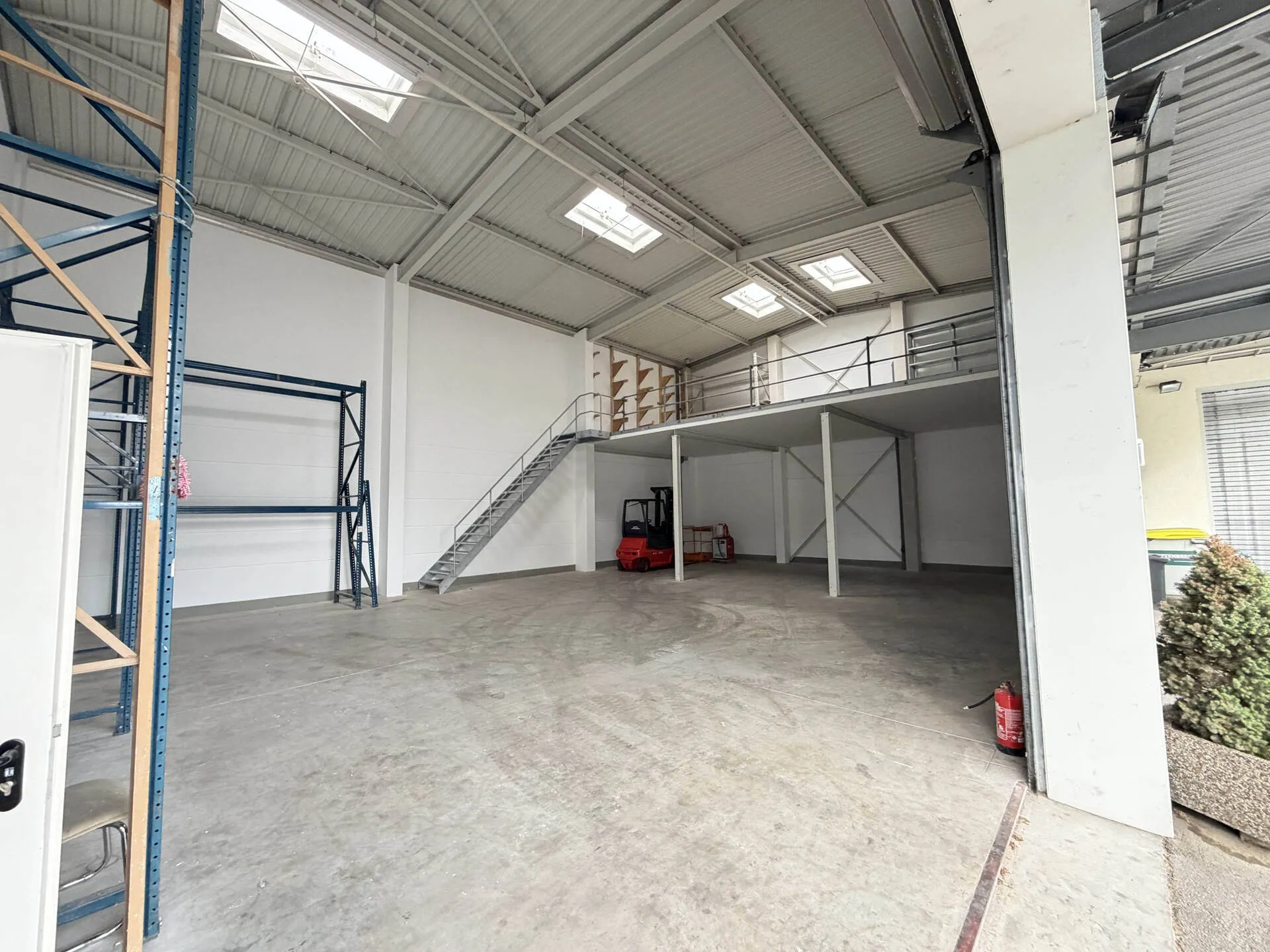Immobilienangebot - Mannheim / Casterfeld - Alle - Ideal für Handwerker und Kleinbetriebe - Halle mit Büro in top Gewerbegebietslage