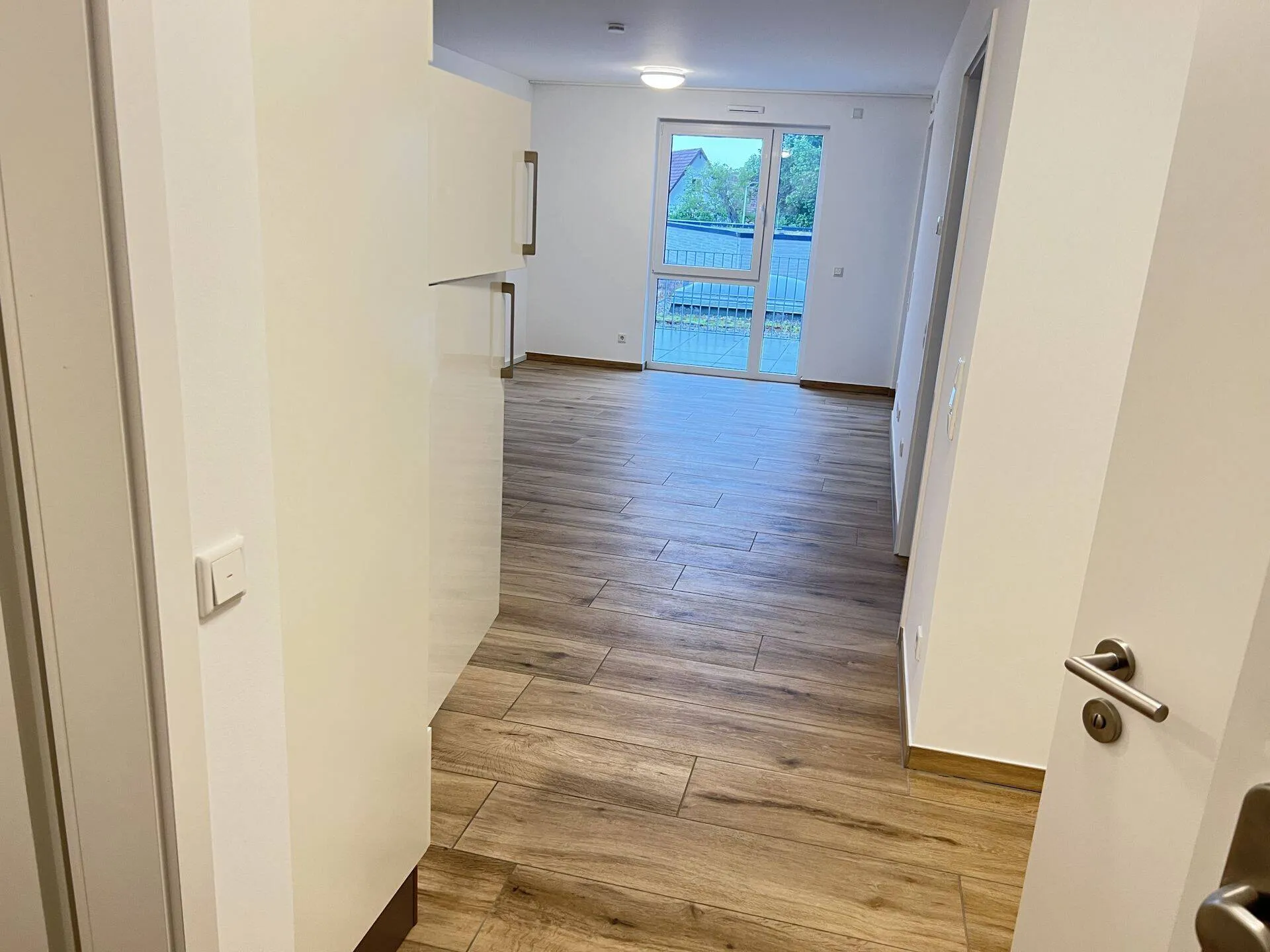 Immobilienangebot - Mannheim / Käfertal - Alle - Moderne 2-Zi-Wohnung mit Einbauküche und Balkon, neuwertig, in zentraler, verkehrsgünstiger Lage