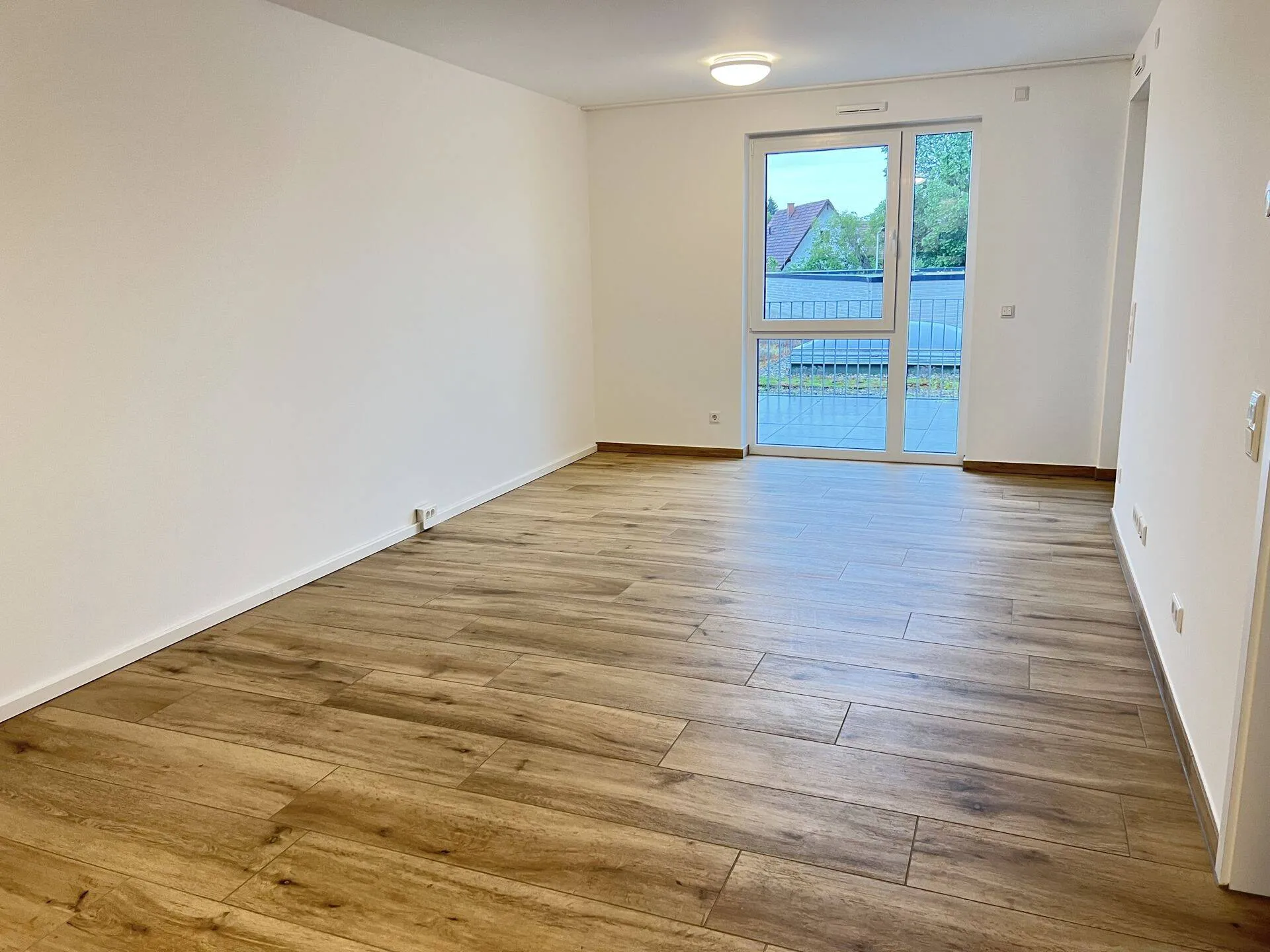 Immobilienangebot - Mannheim / Käfertal - Alle - Moderne 2-Zi-Wohnung mit Einbauküche und Balkon, neuwertig, in zentraler, verkehrsgünstiger Lage
