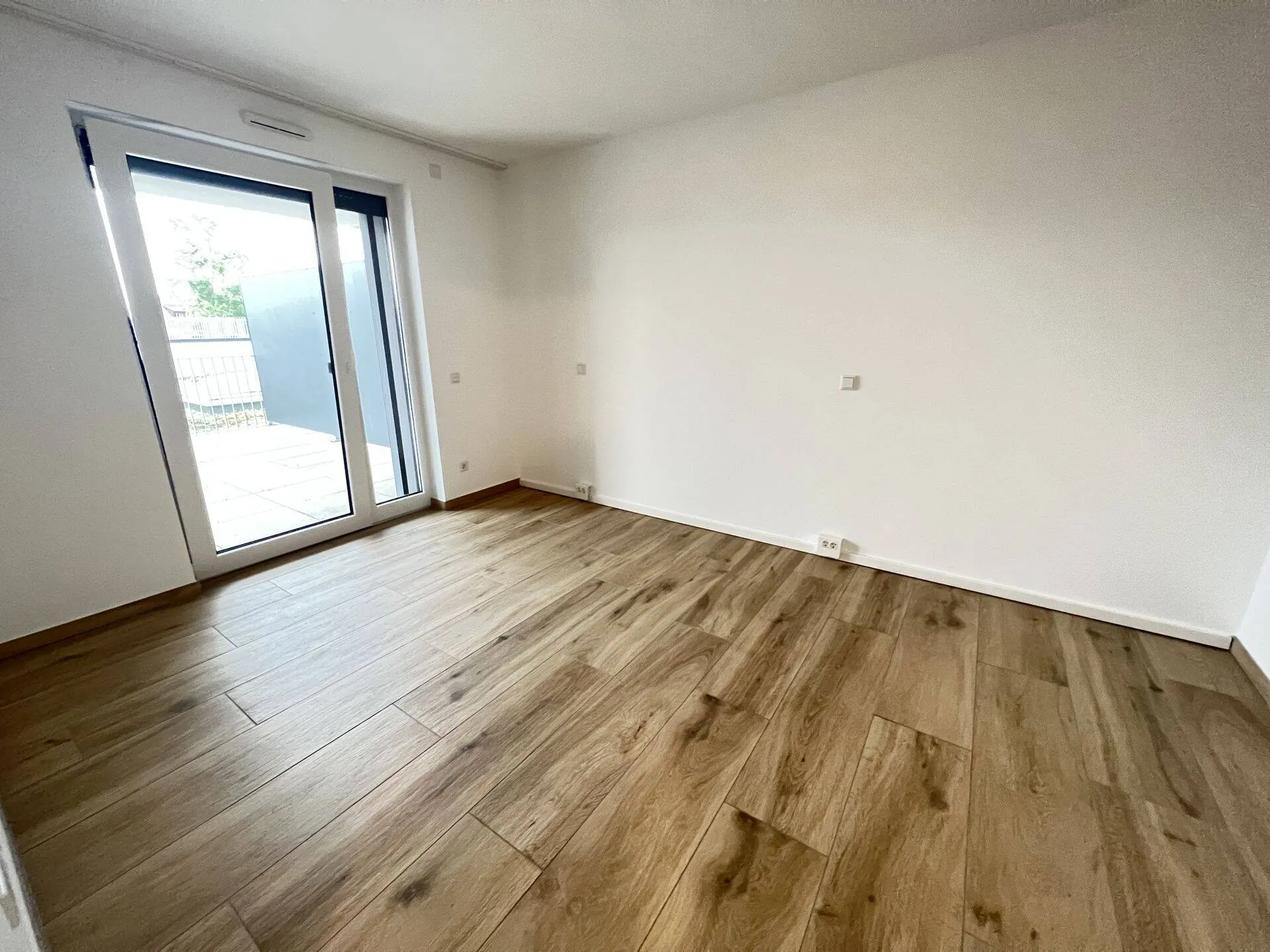 Immobilienangebot - Mannheim / Käfertal - Alle - Moderne 2-Zi-Wohnung mit Einbauküche und Balkon, neuwertig, in zentraler, verkehrsgünstiger Lage