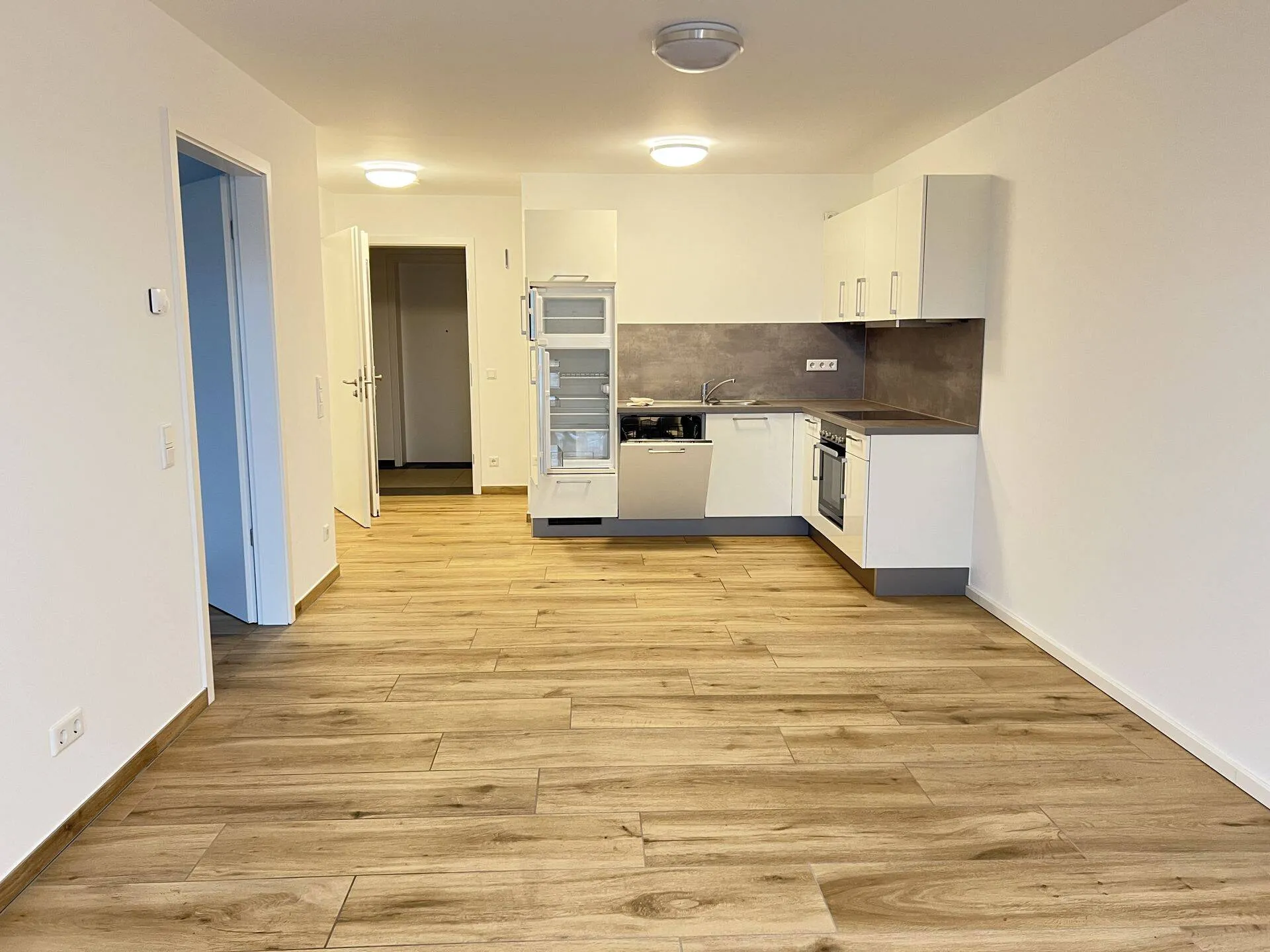 Immobilienangebot - Mannheim / Käfertal - Alle - Moderne 2-Zi-Wohnung mit Einbauküche und Balkon, neuwertig, in zentraler, verkehrsgünstiger Lage