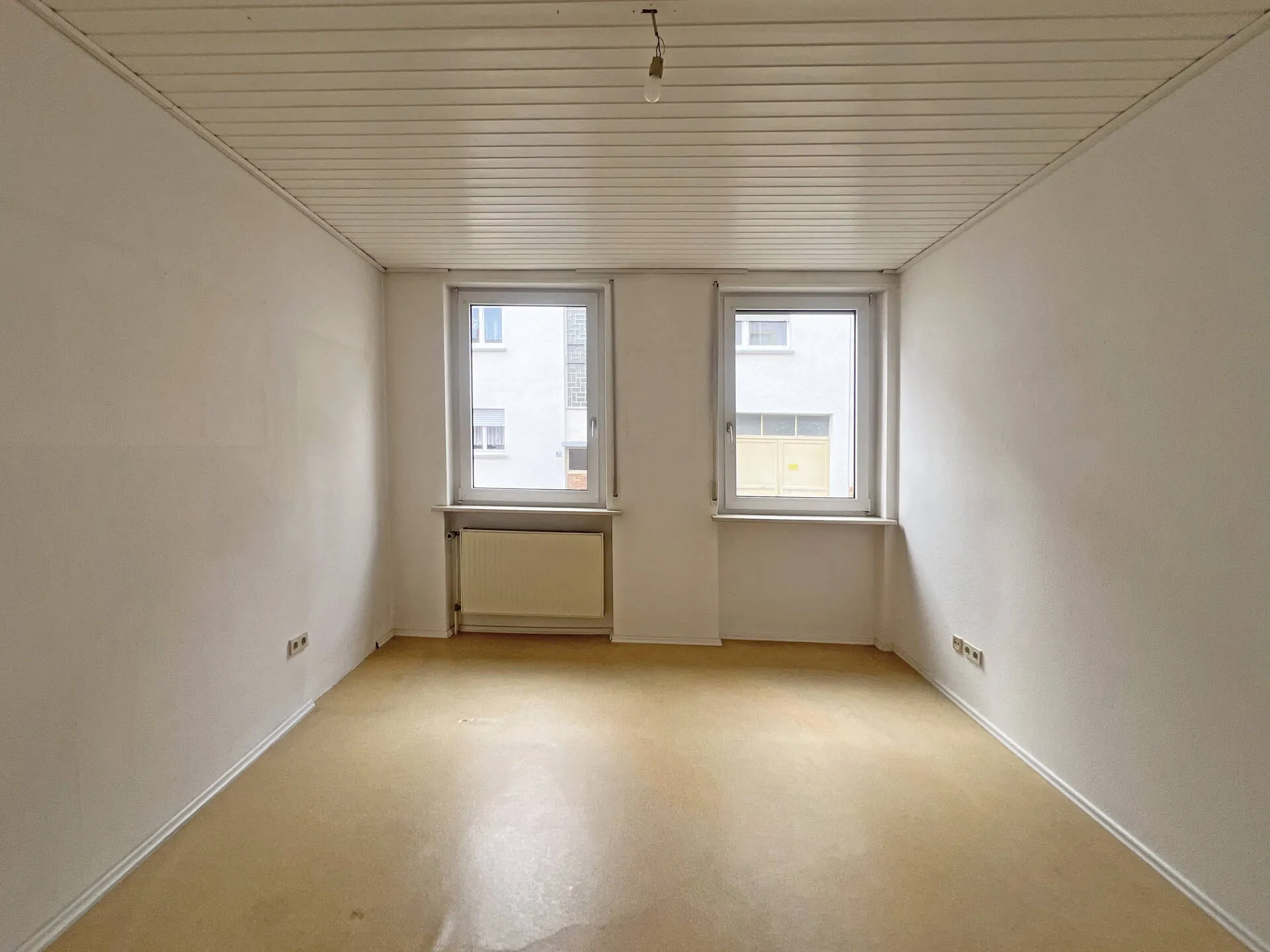 Immobilienangebot - Mannheim / Neckarau - Alle - Provisionsfrei: Sanierungsbedürftiges Mehrfamilienhaus mit vielseitigen Nutzungsmöglichkeiten!