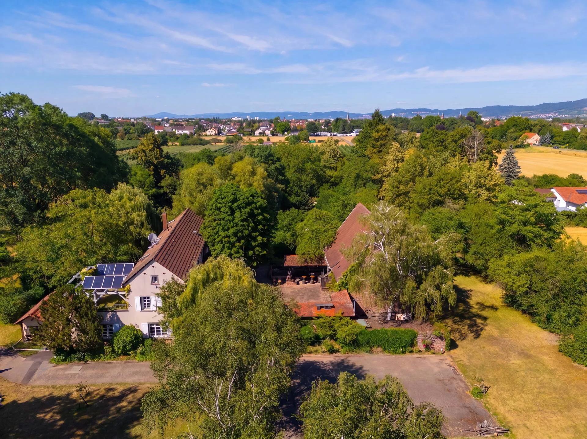 Immobilienangebot - Edingen-Neckarhausen - Alle - Historisches Hofgut mit Herrenhaus, Nebengebäude und Naturweiher