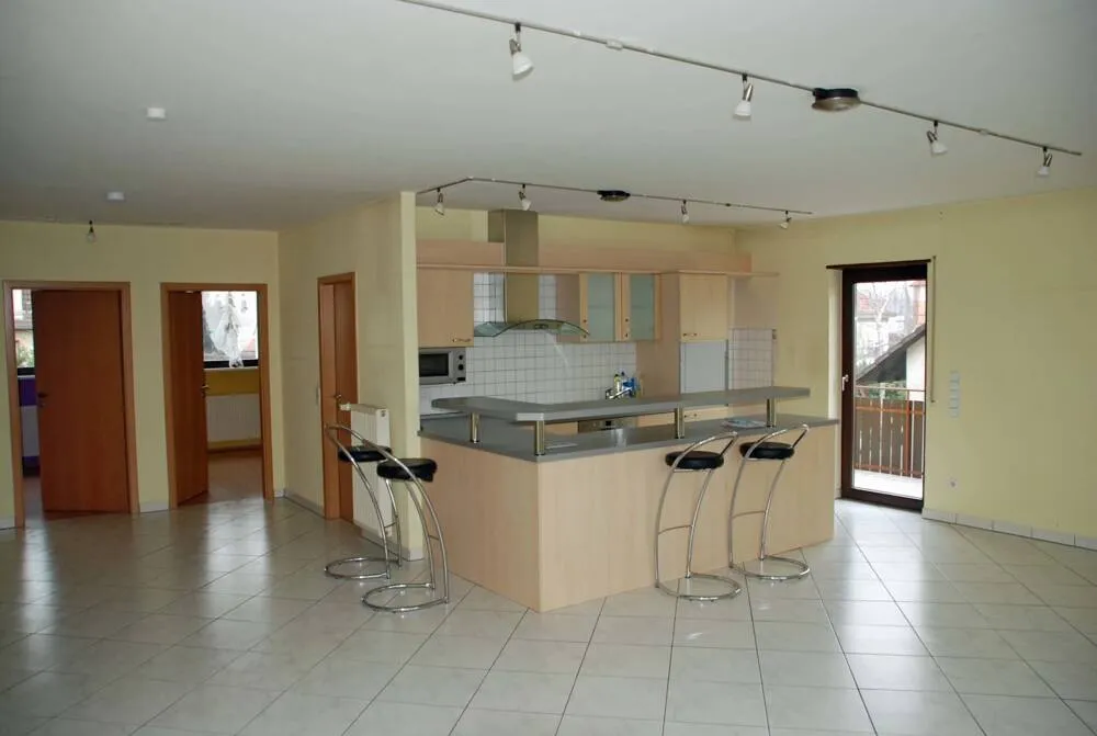 Immobilienangebot - Mannheim / Rheinau - Alle - Großzügig geschnittene 4-Zimmer-Maisonette-Wohnung mit großem Balkon in ruhiger Vorort-Wohnlage