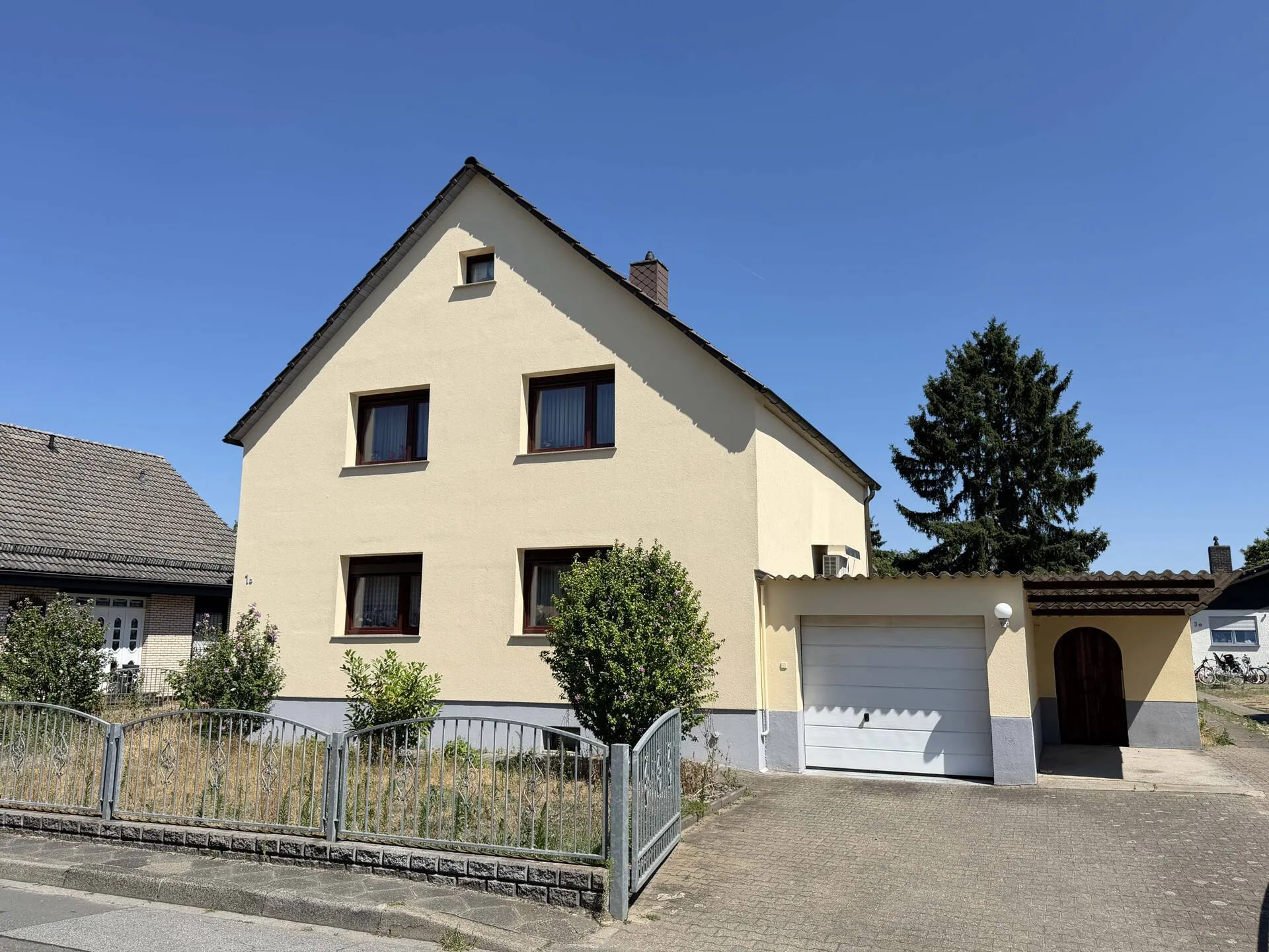 Immobilienangebot - Mannheim / Waldhof - Alle - Freistehendes Einfamilienhaus - Top Zustand in beliebter Wohnlage, sehr gute Infrastruktur - ERBBAU