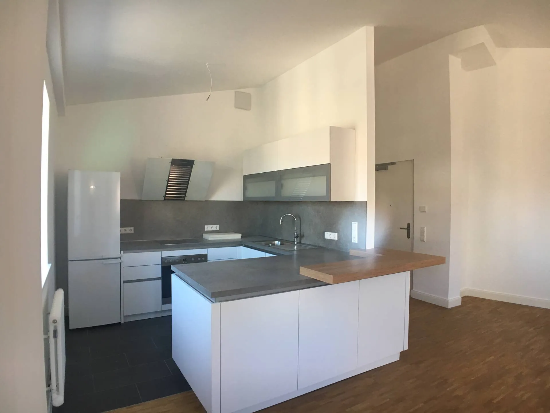 Immobilienangebot - Ludwigshafen am Rhein / Friesenheim - Alle - Top ausgestattete 2-ZI-Wohnung im Stilaltbau mit Fahrstuhl in zentraler und verkehrsgünstiger Lage