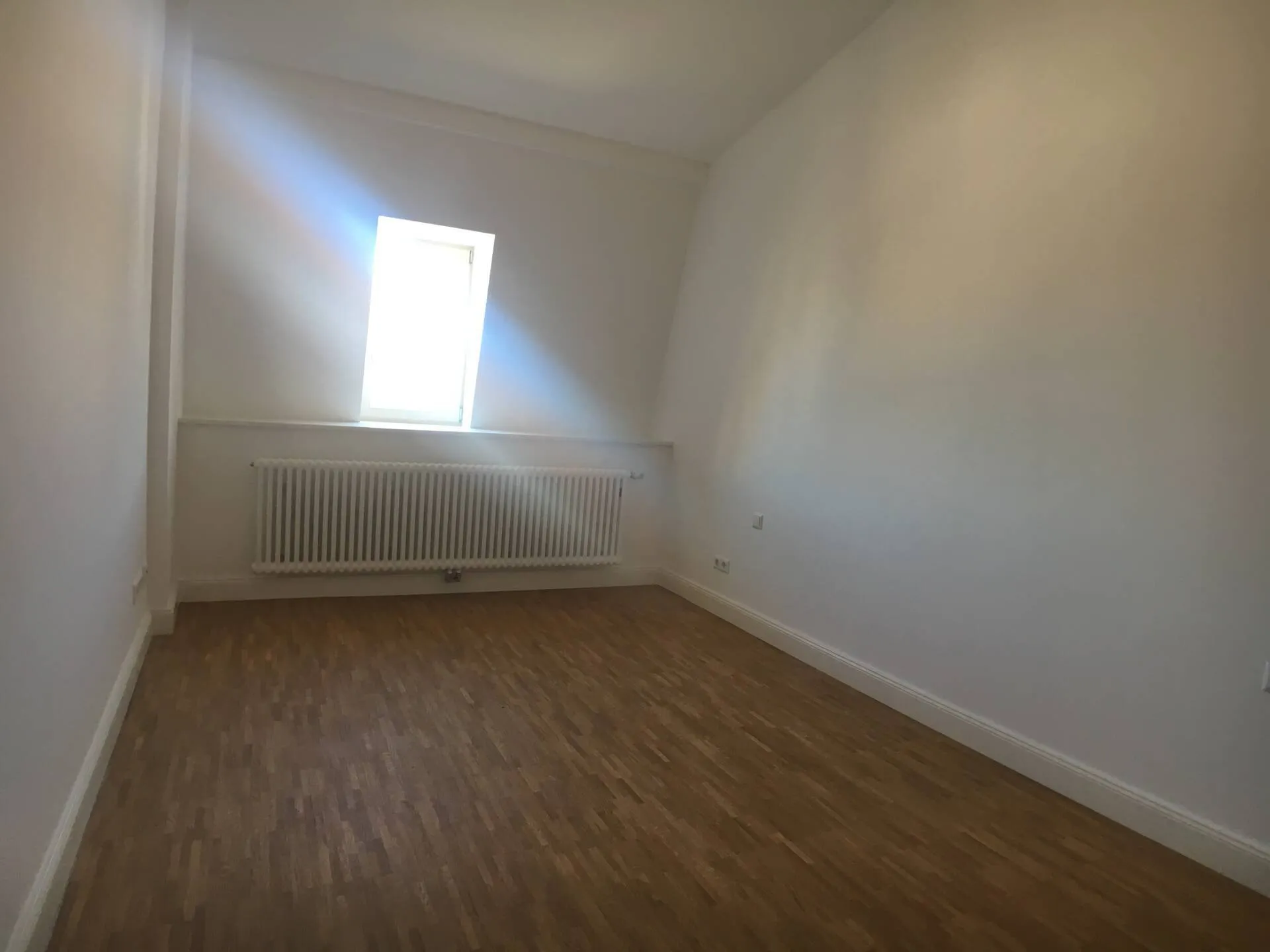 Immobilienangebot - Ludwigshafen am Rhein / Friesenheim - Alle - Top ausgestattete 2-ZI-Wohnung im Stilaltbau mit Fahrstuhl in zentraler und verkehrsgünstiger Lage